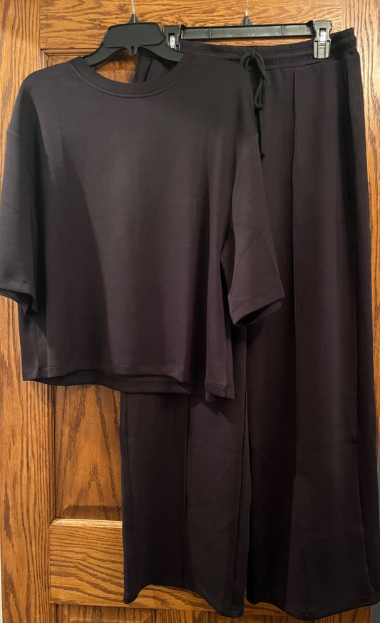 Short Sleeve Scuba Knit Top and Pants